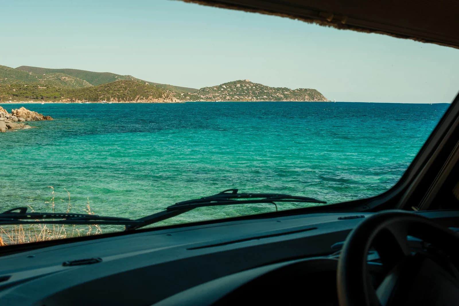 Picture of the sea from inside a car